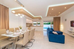 Dining - Villa Sabun 2 - salt water pool (Privlaka)