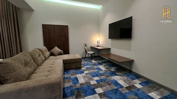 Luxury Suite | 1 bedroom, desk, laptop workspace, soundproofing