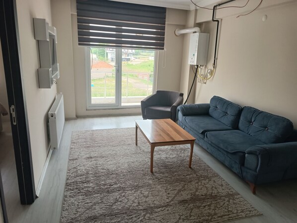 Room, Balcony, Mountain View | Living area