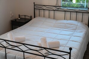 2 bedrooms, iron/ironing board, WiFi, bed sheets