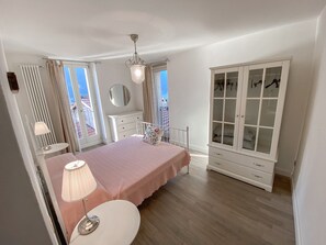 Iron/ironing board, travel cot, WiFi, bed sheets