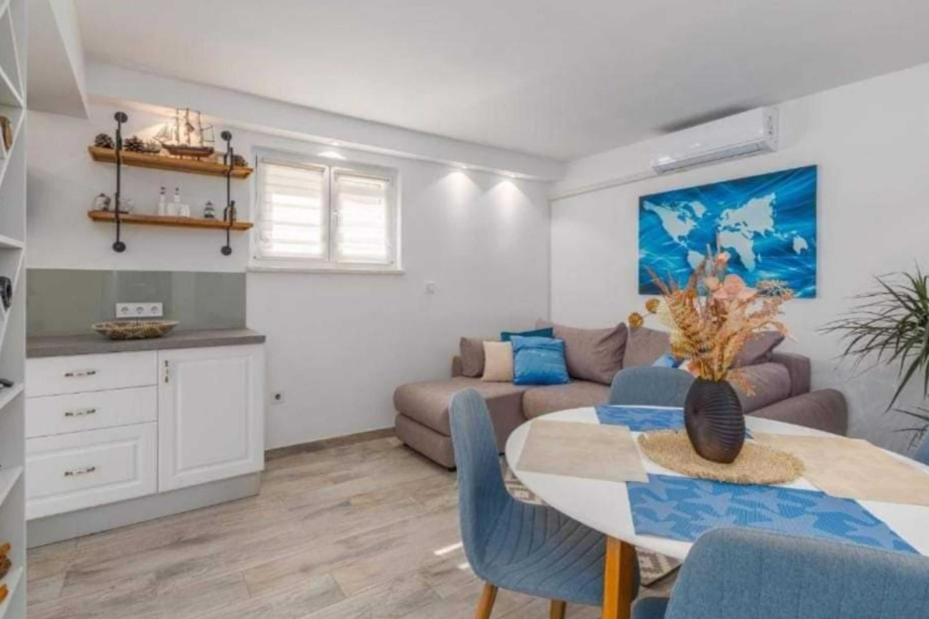 Apartment (Two Bedroom Apartment with Terrace) | Dining room