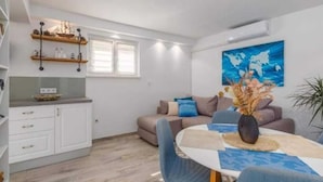 公寓 (Two Bedroom Apartment with Terrace) | 餐厅
