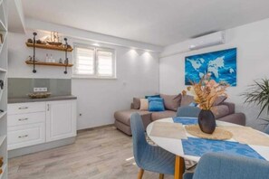 Leilighet (Two Bedroom Apartment with Terrace) | Spisestue