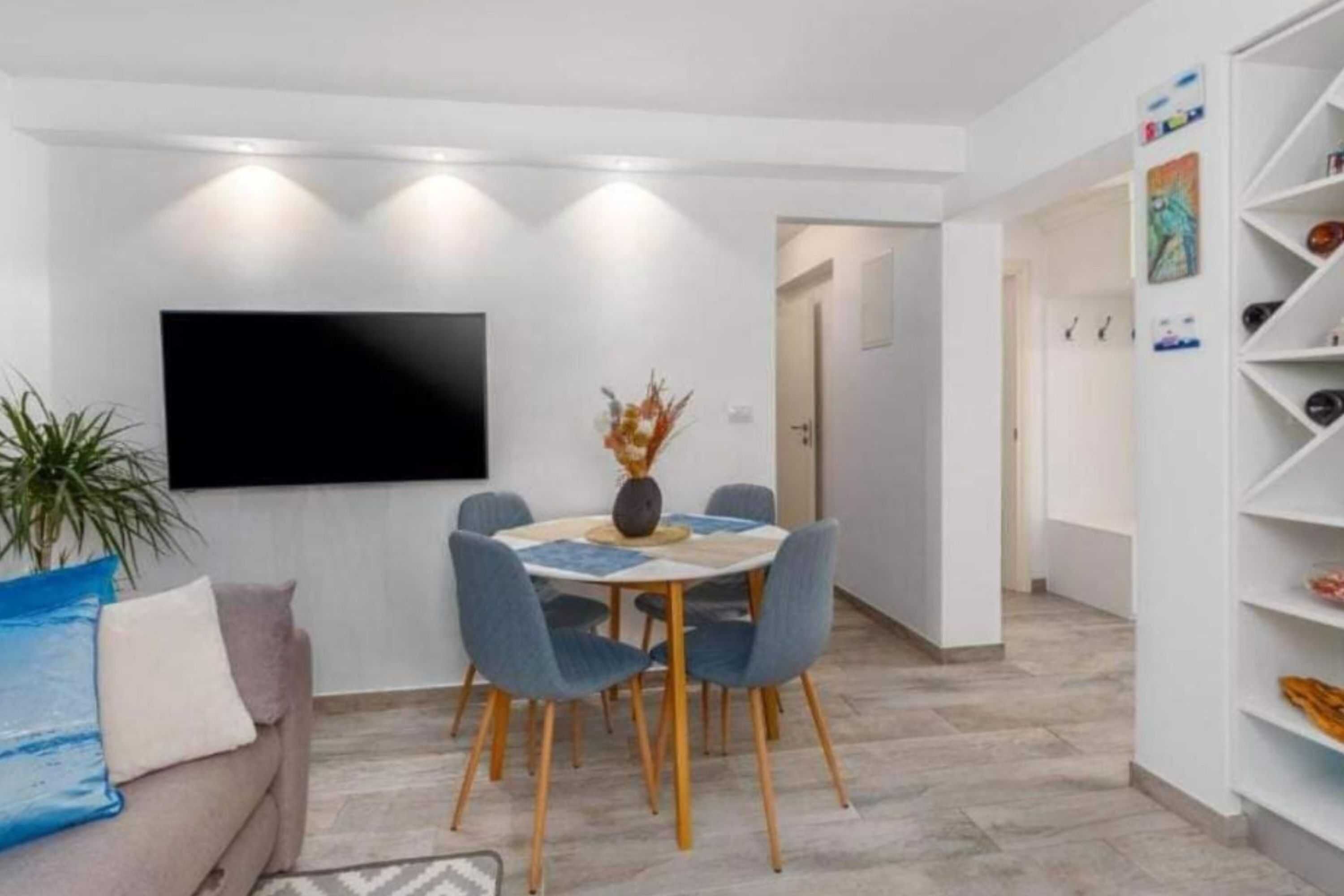 Apartment (Two Bedroom Apartment with Terrace) | Dining room