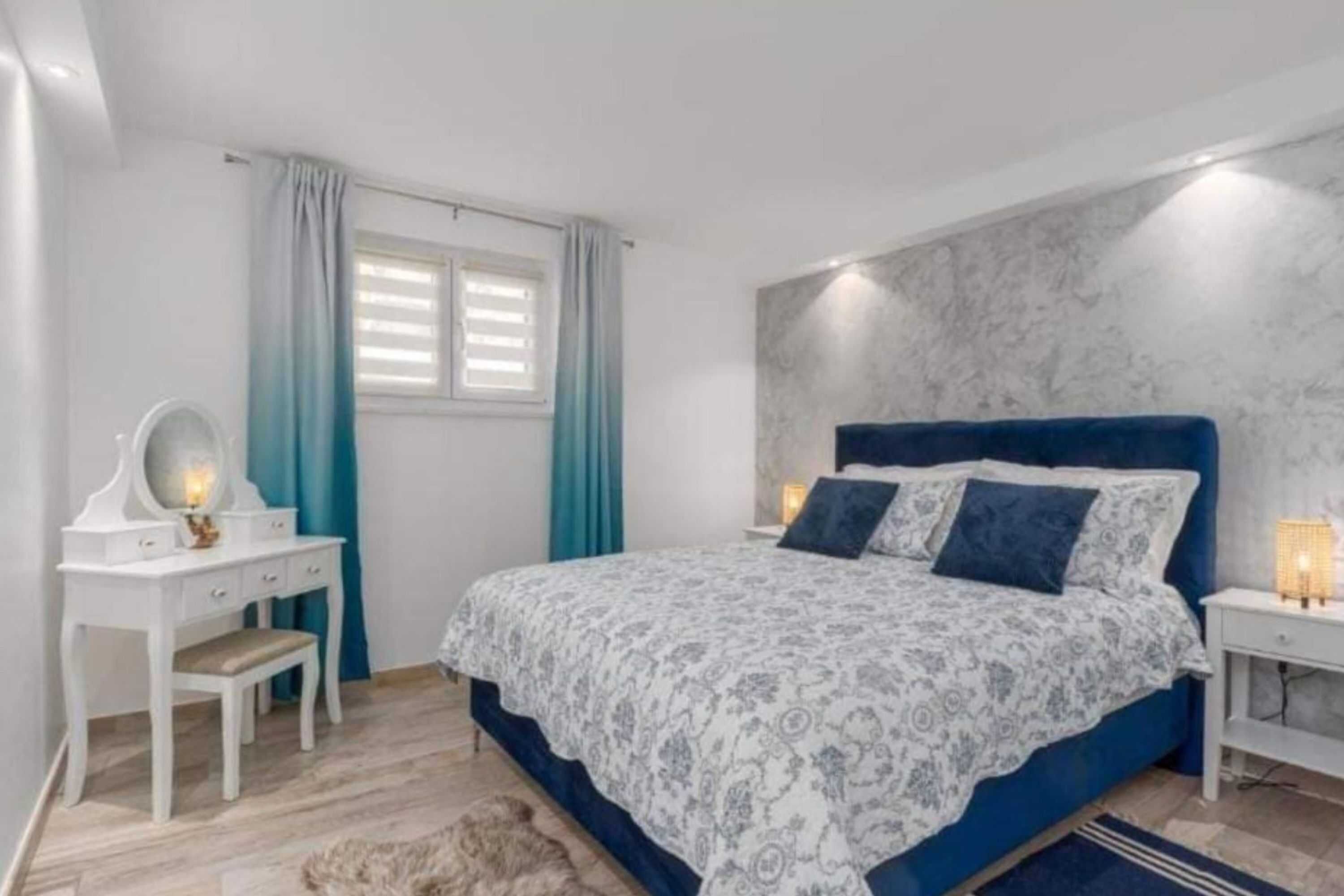 Apartment (Two Bedroom Apartment with Terrace)