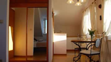 Studio (Studio with Sea View (C)) | Esszimmer