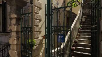 Apartment (Double Room with Old town view) | Staircase