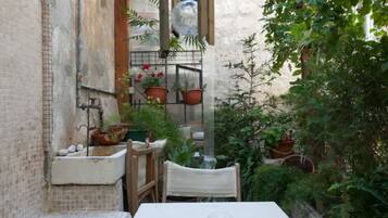 Apartment (Double Room with Old town view) | Terrace/patio