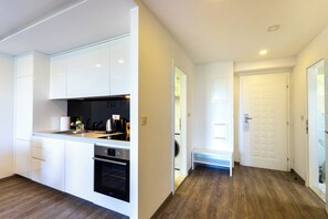 Deluxe Apartment, Sea View | Private kitchen