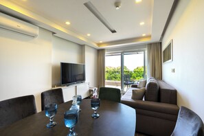 Living area - Luxury Penthouse Apt on beach Makarska (Makarska)