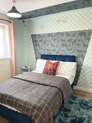 3 多间卧室、熨斗/熨衣板、WiFi、床单