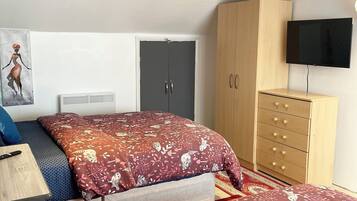 3 bedrooms, iron/ironing board, WiFi, bed sheets