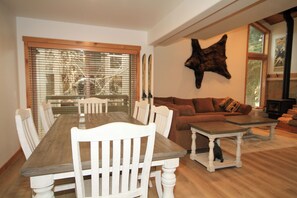 Dining - Tamarack #39: 2 BR, 2.5 BA Condominium in Mammoth Lakes, Sleeps 8 (Mammoth Lakes)