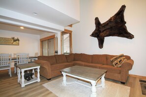 TV, fireplace - Tamarack #39: 2  BR, 2.5  BA Condominium in Mammoth Lakes, Sleeps 8 (Mammoth Lakes)