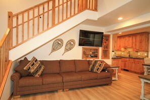 TV, fireplace - Tamarack #39: 2 BR, 2.5 BA Condominium in Mammoth Lakes, Sleeps 8 (Mammoth Lakes)