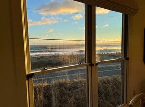 Interior - [ Oceanfront Sanctuary ] 2BR / 2.5BA Townhome with community pool and amenities  (Kitty Hawk)