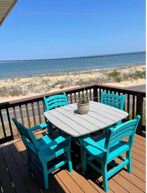 Outdoor dining - [ Oceanfront Sanctuary ] 2BR / 2.5BA Townhome with community pool and amenities  (Kitty Hawk)