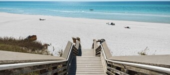 Charming Patio Home - Community Pool & Hot Tub