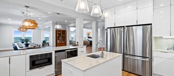 Wavesong: Brand New Build, Beachfront, Private Pool, Pet Friendly, East End