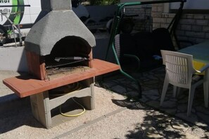 Outdoor dining - Maja studio 2 (Vir)