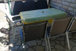 Outdoor dining - Maja studio 2 (Vir)