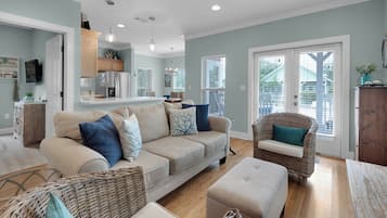 House, Multiple Beds, Patio, Pool View (Beach Therapy) | View from room