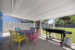 Maison, plusieurs lits, patio, vue jardin (Flip Flopping Away) | Vue de la chambre