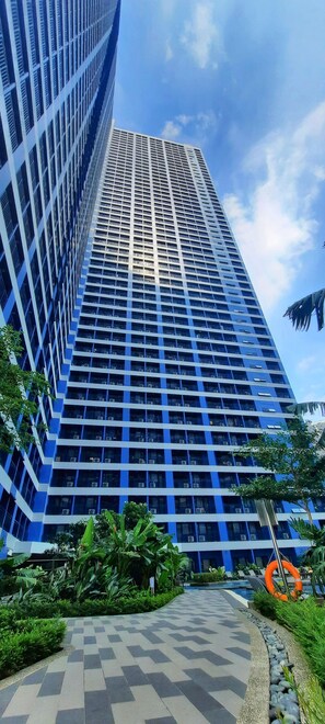 Exterior - Sunset View at Air Residences Makati  (Makati)