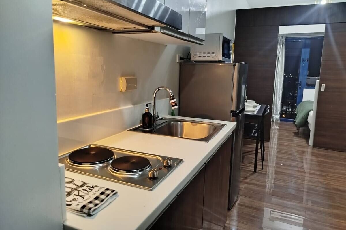 City Apartment, City View | Private kitchen | Full-size fridge, microwave, stovetop, rice cooker