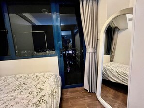 City Condo, Kitchen, City View | 1 bedroom, hypo-allergenic bedding, individually furnished, desk - Sunset View at Air Residences Makati  (Makati)