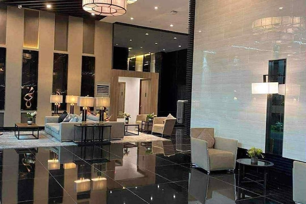 Coin salon dans le hall