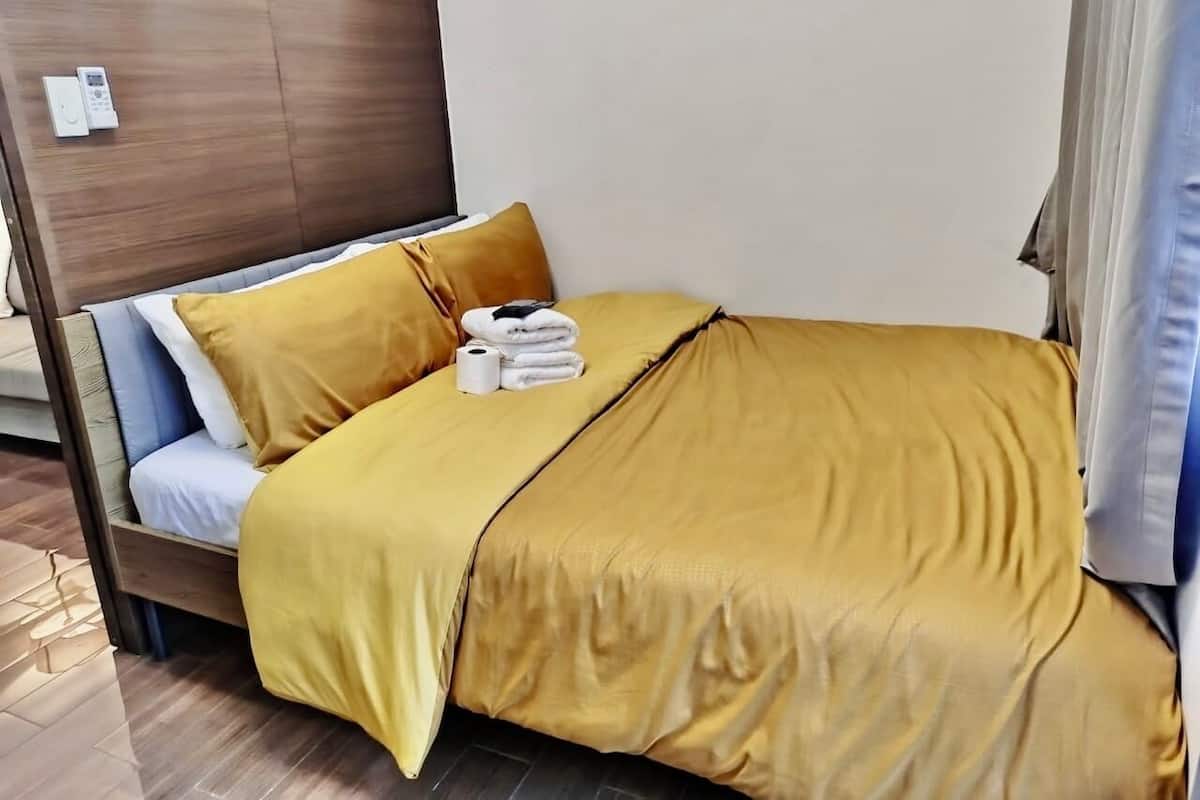 City Condo, 1 Queen Bed with Sofa bed, Kitchenette | 1 bedroom, hypo-allergenic bedding available, desk