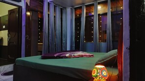 Deluxe-huone | 1 makuuhuone, ilmainen Wi-Fi, vuodevaatteet