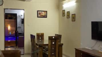 Deluxe Villa, 3 Bedrooms, Smoking, Mountain View | Living area