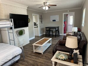 4 camere, una scrivania, ferro/asse da stiro, Wi-Fi gratuito