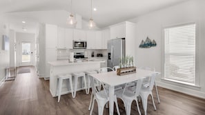Maison, plusieurs lits, patio, vue jardin (Seabreeze) | Cuisine privée