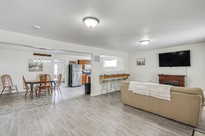 House (3 Bedrooms) | Interior