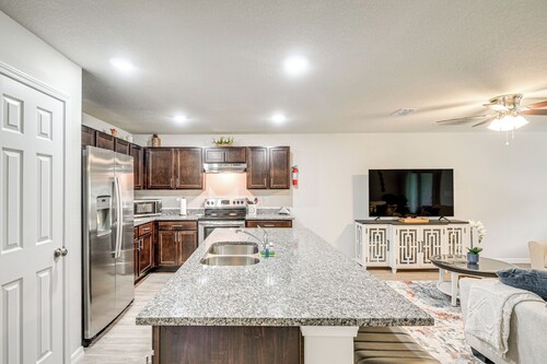 Palm Coast Duplex w/ Screened Patio, Near Beaches!