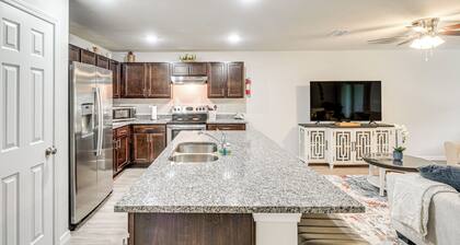 Palm Coast Duplex w/ Screened Patio, Near Beaches!