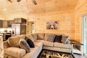 House (2 Bedrooms) | Interior