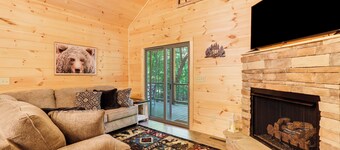 Peaceful Blue Ridge Cabin, Forest View & Fireplace