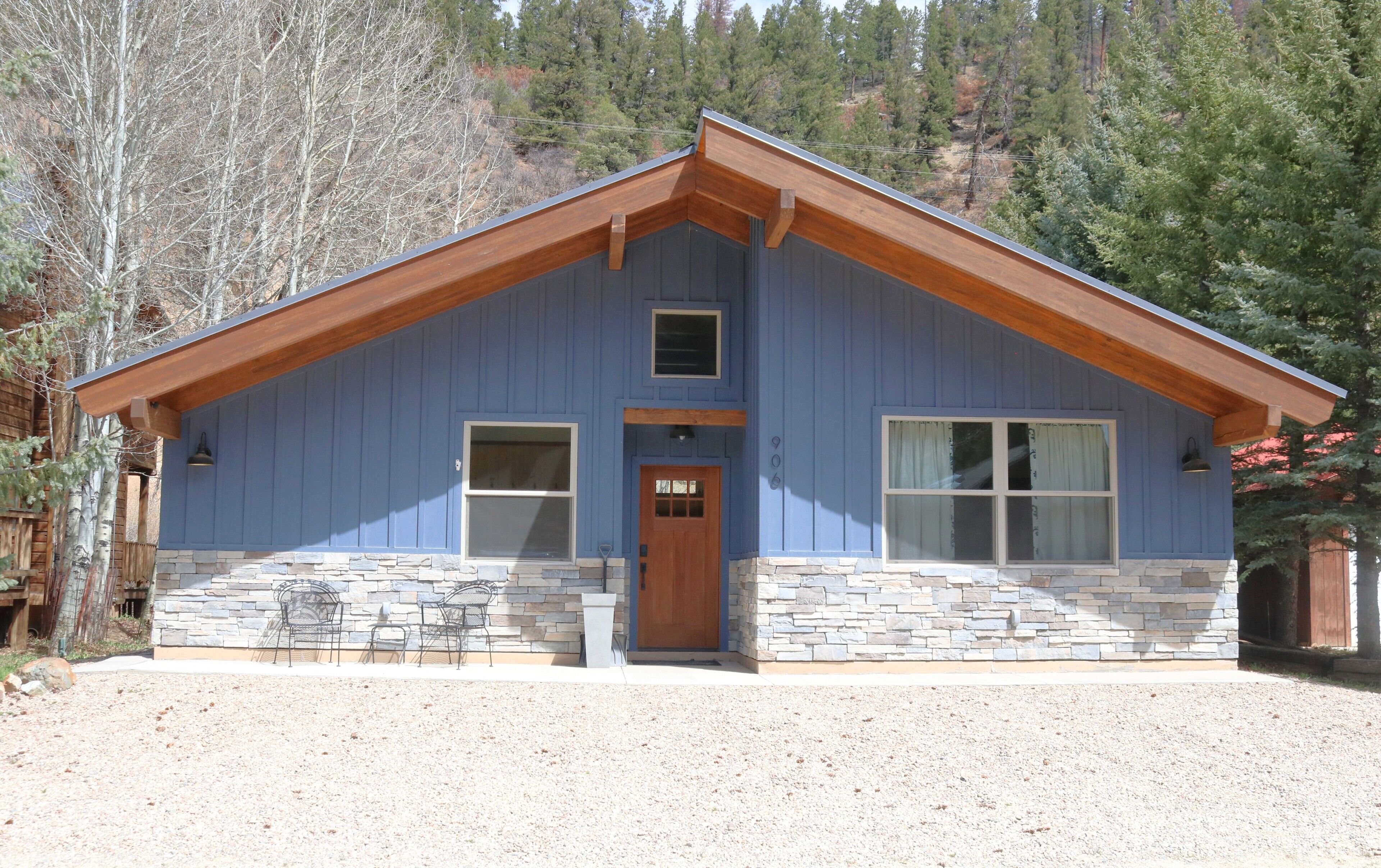 Blue Heaven - In Town - On the River - Fireplace - Washer/Dryer
