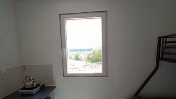 1 bedroom, desk, travel cot, WiFi