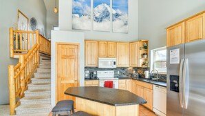 Apartment (4 Bedrooms) | Interior - 6 Mi to Skiing: Mtn-view Fraser Duplex (Fraser)
