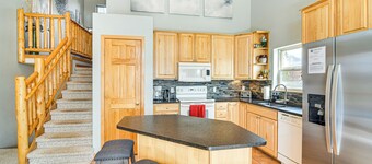 Spacious Fraser Duplex w/ Fireplace & Scenic Views