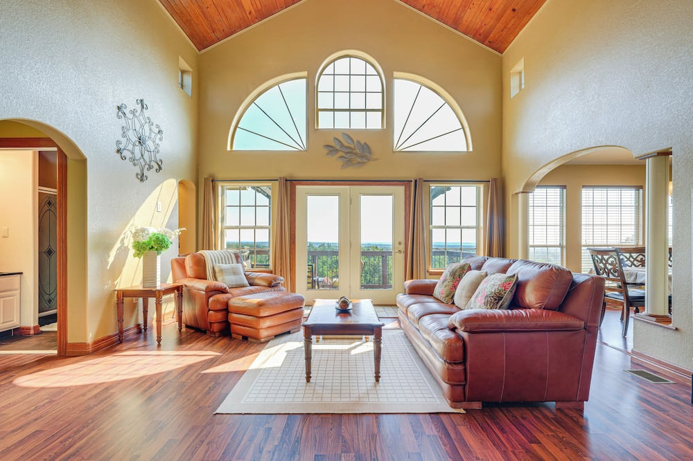 Family-friendly Fischer Home w/ Private Hot Tub! - Fischer, TX