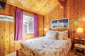 House (2 Bedrooms) | Interior - 5 Mi to Big Bear Lake: Pet-friendly Gem Near Hikes (Sugarloaf)