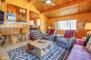 House (2 Bedrooms) | Interior - 5 Mi to Big Bear Lake: Pet-friendly Gem Near Hikes (Sugarloaf)