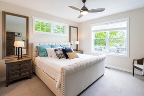 5 bedrooms, iron/ironing board, travel crib, free WiFi - Huge Luxury Cottage on All-sports Lake (Decatur)